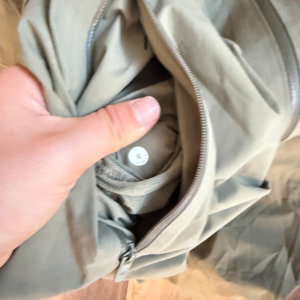 Lululemon rain rebel jacket size 6 - Picture 5 of 5
